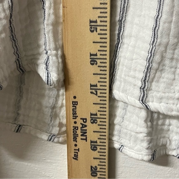 Love Notes Cropped Long Sleeve Blous Medium White Blue Striped Button Up Cotton - Picture 7 of 7